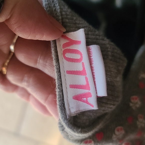 Alloy juniors XL Gray & pink hearts Skull racer back t-shirt - Picture 6 of 7